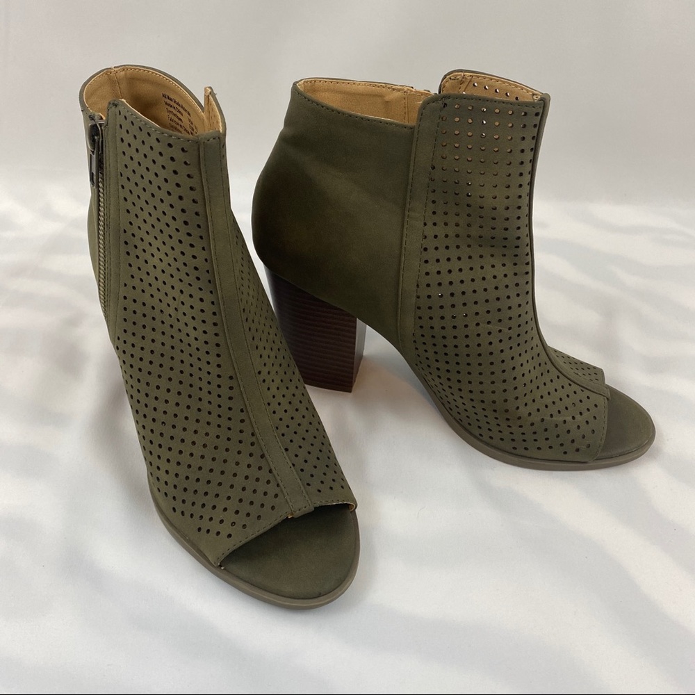 Brash peep toe booties size 9.5